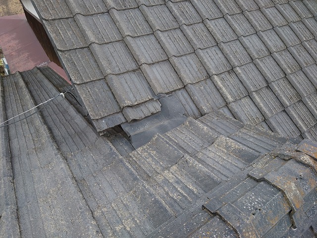 セメント瓦屋根の陸谷