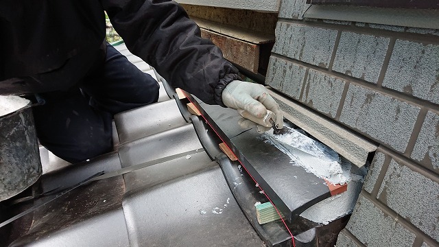 庇の瓦施工