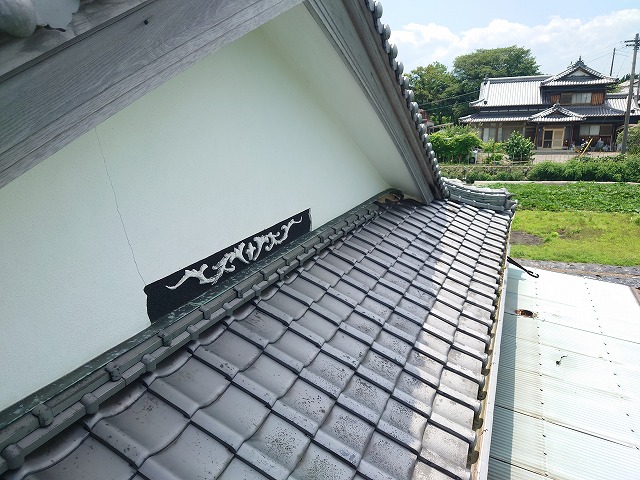 菊間瓦の入母屋屋根