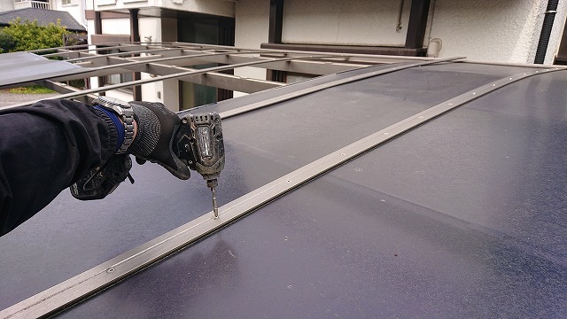 カーポートの屋根パネルの取り外し