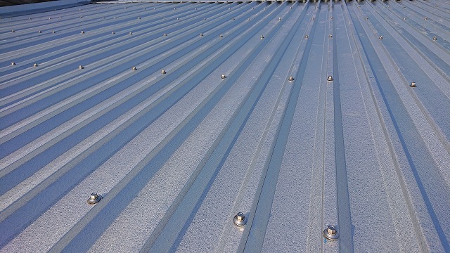 カバールーフを固定するビス