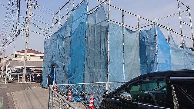 仮設足場のメッシュシート