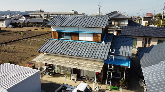 セメント瓦の屋根