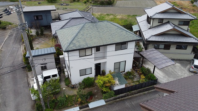 二階建ての寄棟屋根
