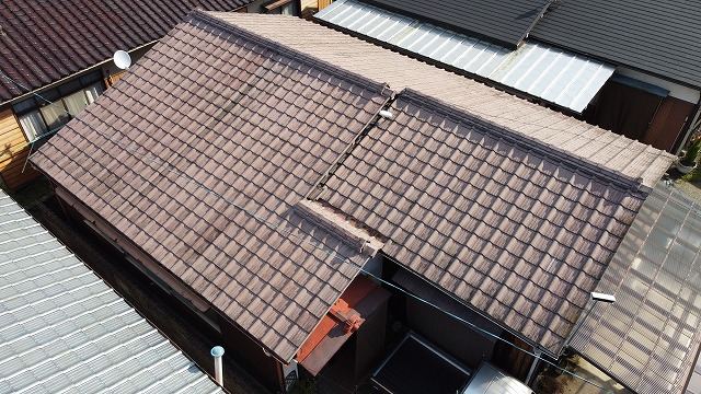 S 型スレートの屋根