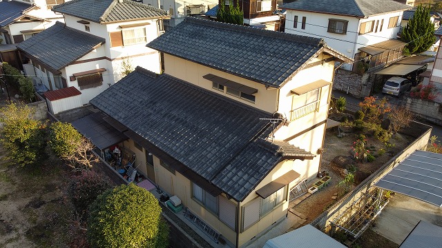 和型セメント瓦の屋根