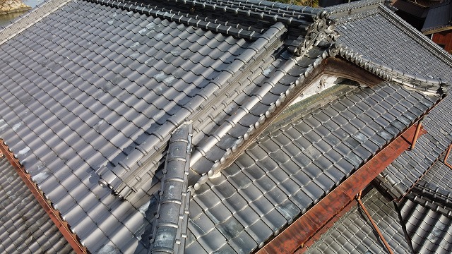 日本瓦の屋根