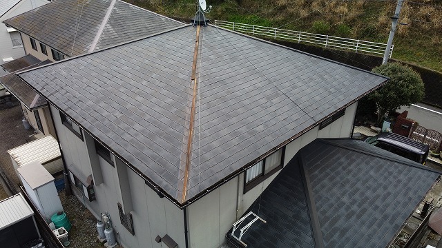 棟板金が飛ばされた屋根
