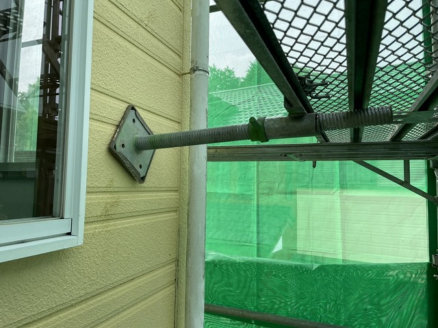 壁を傷つけないように養生