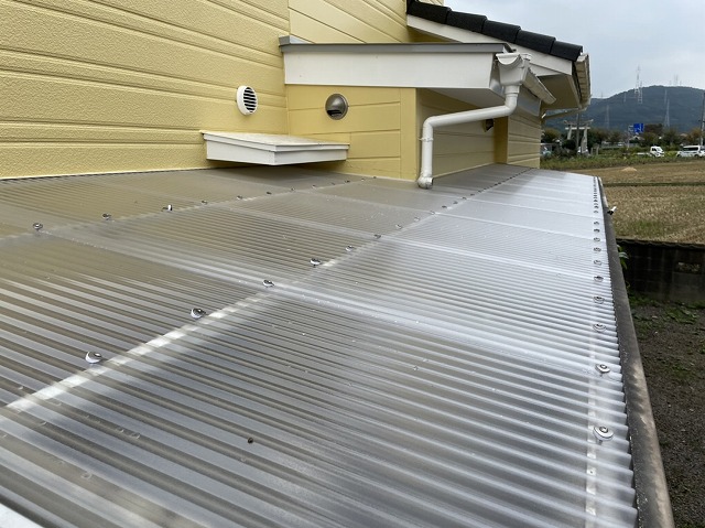 ポリカ波板張替え後のテラス屋根