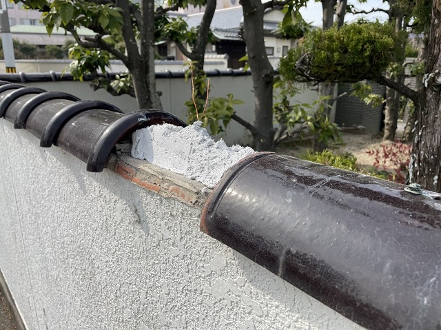屋根用漆喰で固定