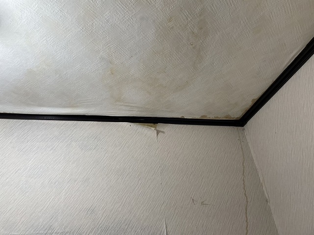 今治市Y様邸の雨漏りの染み