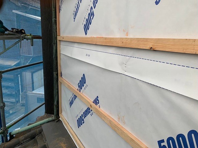 新しい胴縁の設置