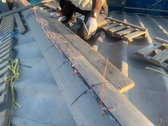 定規をあてて真っすぐに