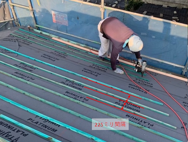 桟木を打っている写真