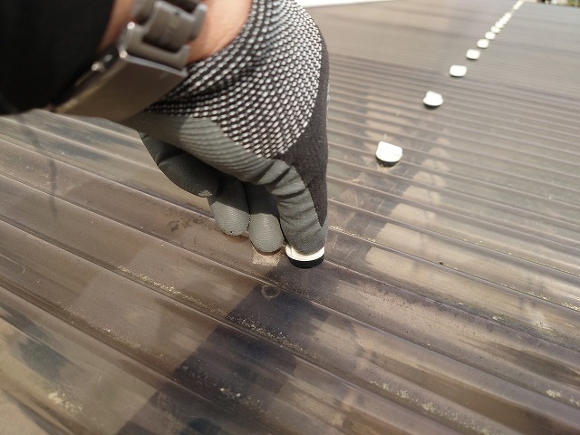 ポリカ波板のフック