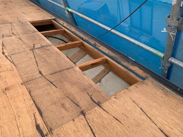 傷んだ木下地の部分撤去