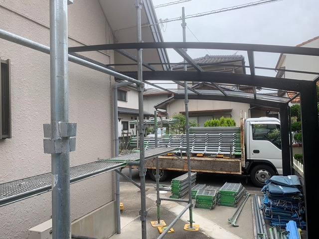 ビケ足場の柱たて