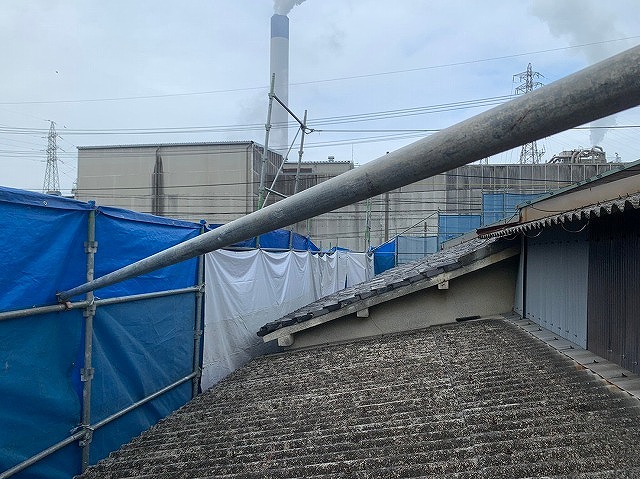 ブルーシートで足場の養生