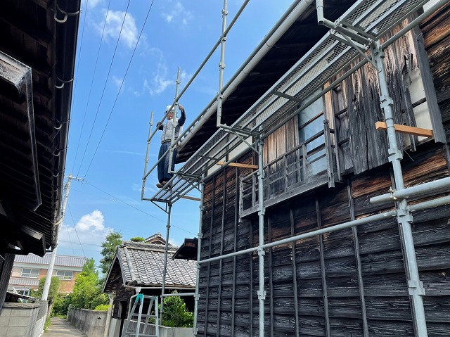 仮設足場をビケ足場で組立て