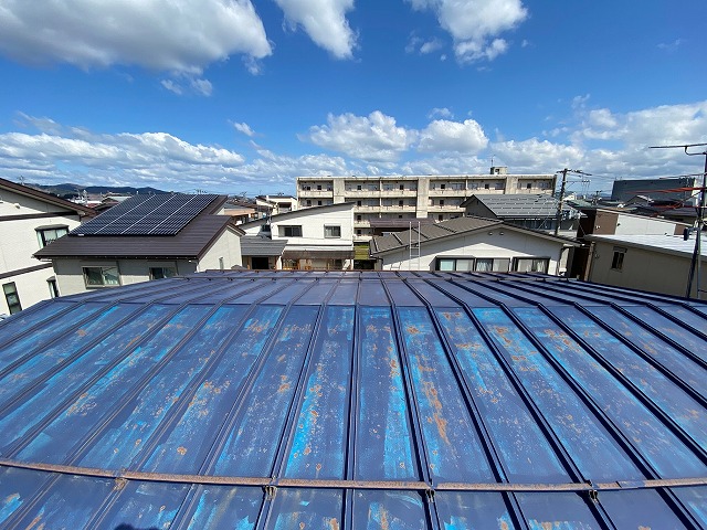 本屋も錆びてます