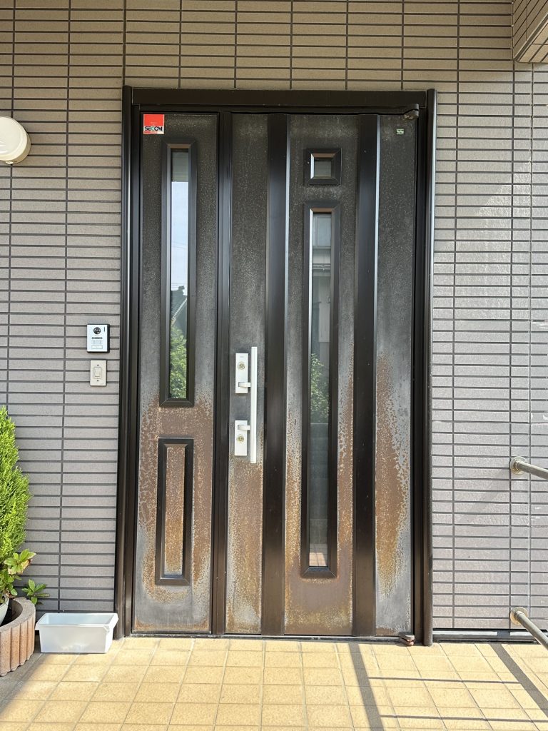 劣化した玄関ドア