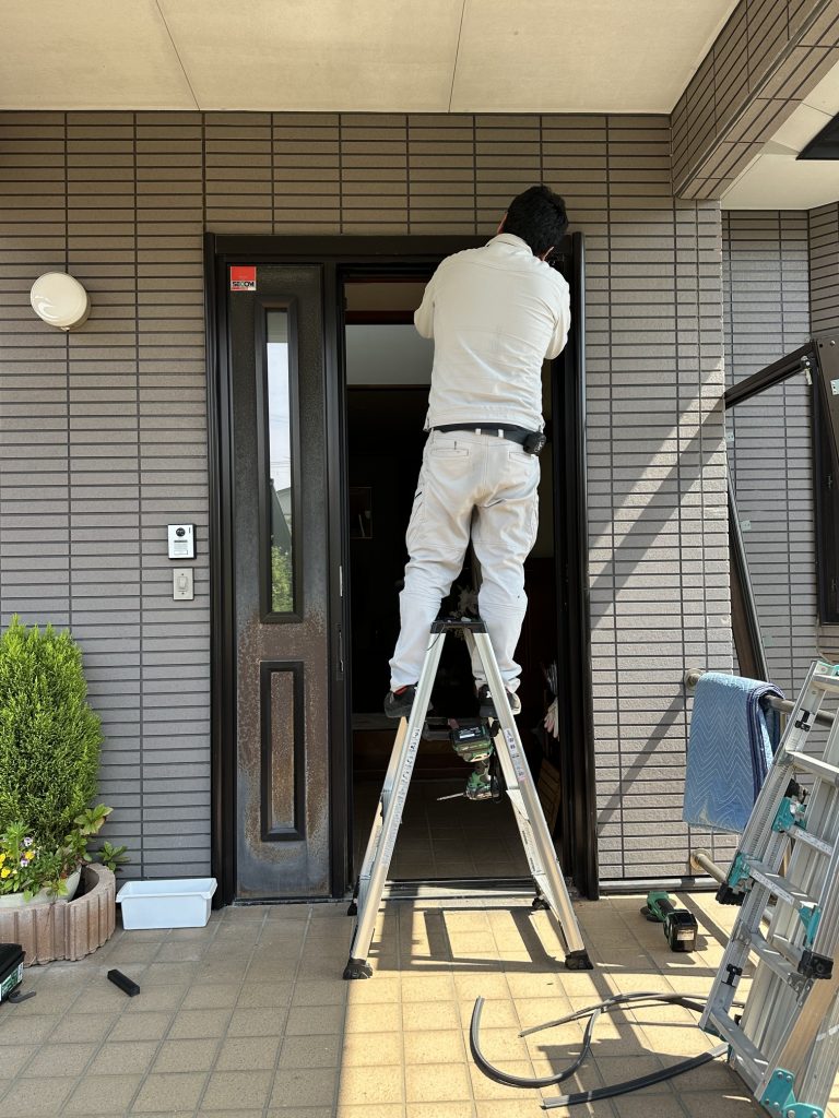 玄関ドア解体作業