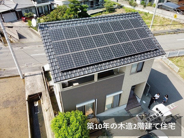 木造二階建て住宅の屋根