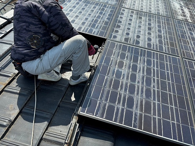 太陽光パネルの解体