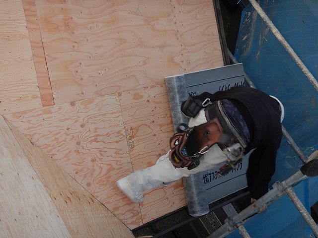 軒先から防水紙を施工