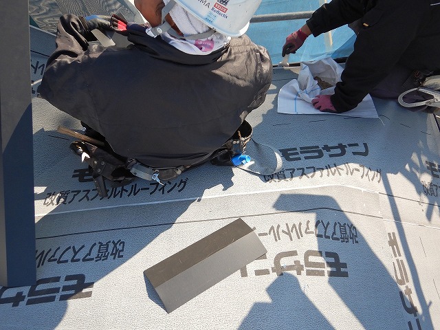 軒先板金の取り付け