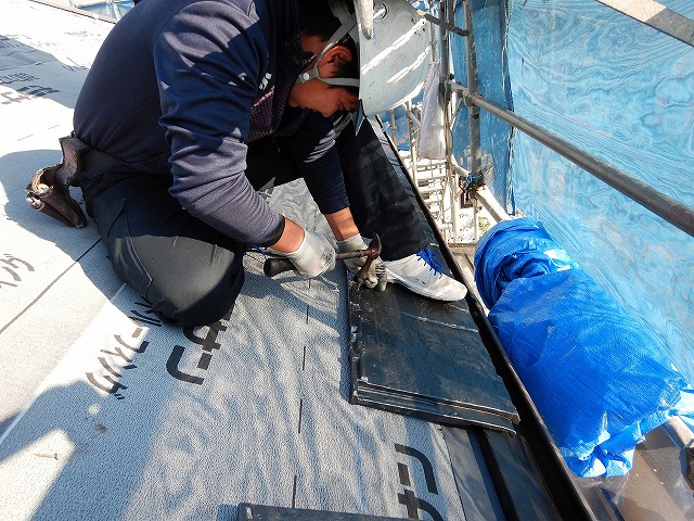 軒先の瓦の取り付け