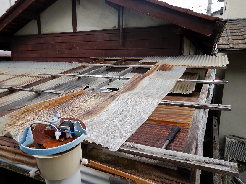 ポリカ波板を取りはずす前の状態