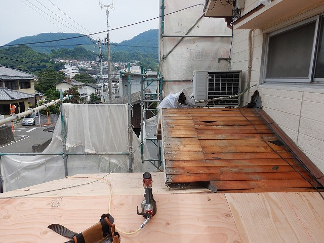 1階部分の構造用合板の増し張りの様子