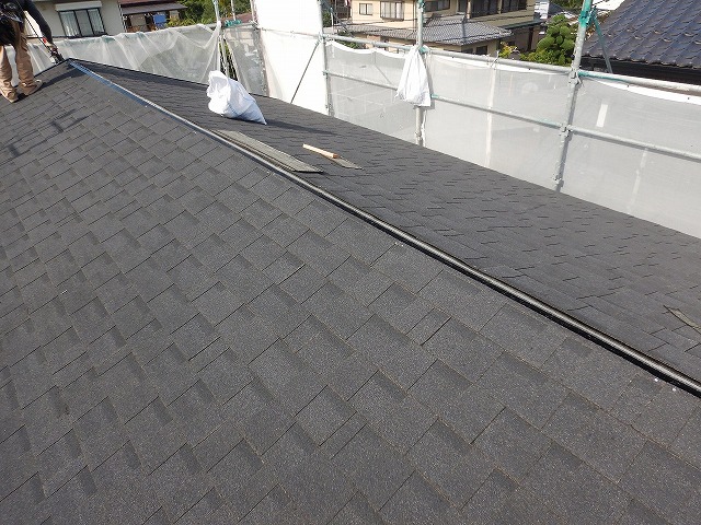 アスファルトシングル本体の施工完了後