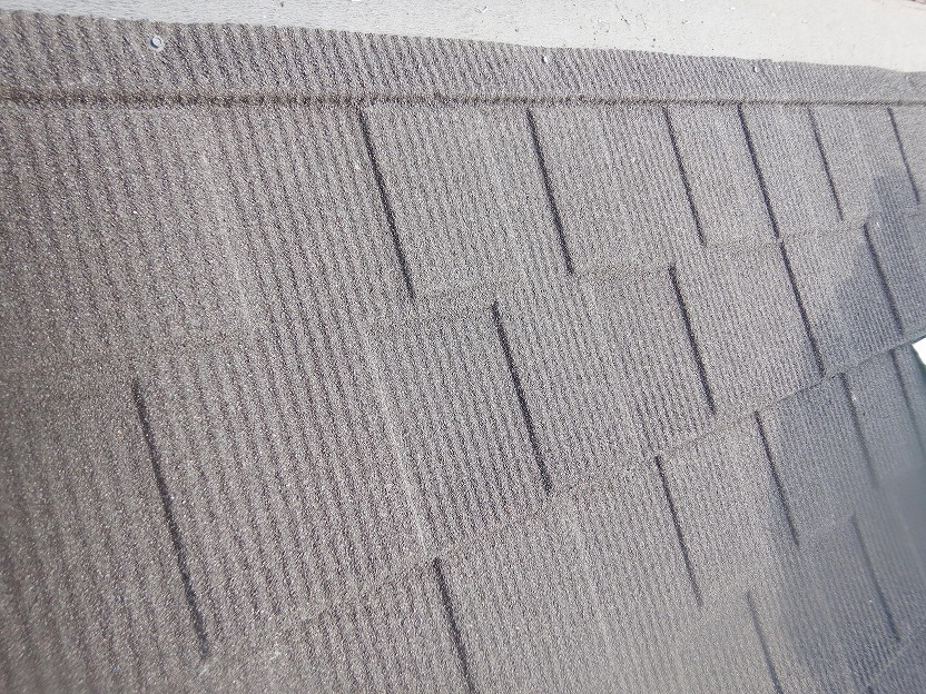 デクラセネターを専用のビスで固定した写真