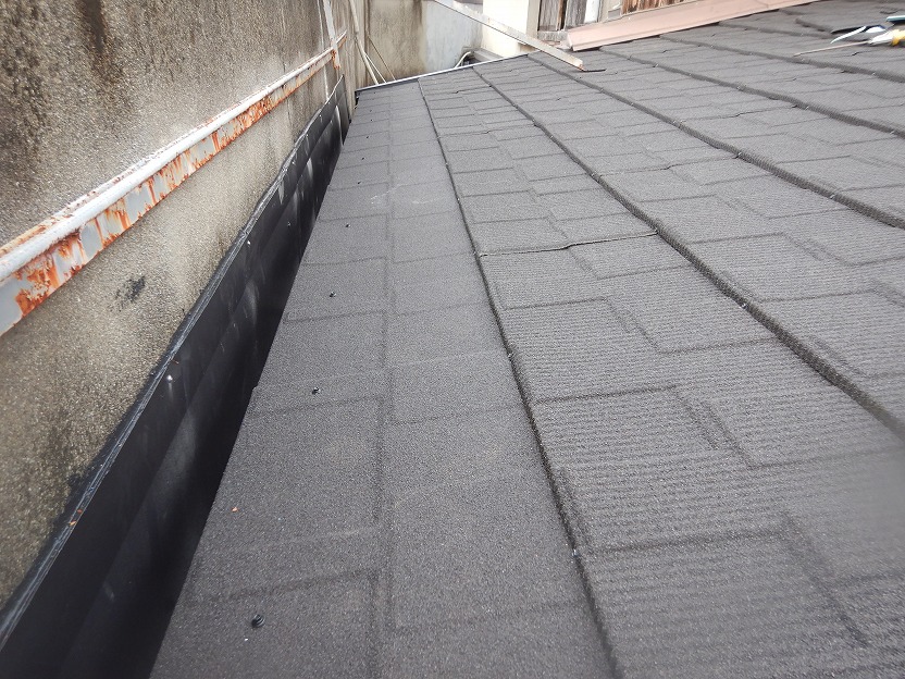 デクラセネターを施工している様子