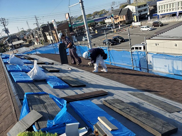 シングル材の施工途中