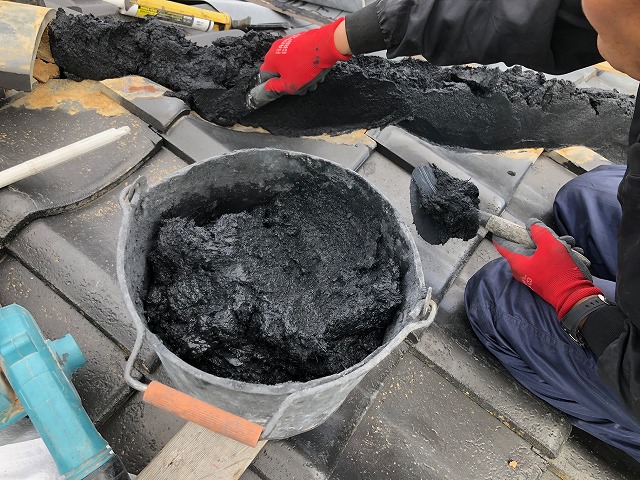 二階屋根に上げた南蛮漆喰の写真