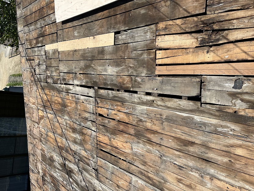 瓦と防水シートが完全に撤去出来た様子