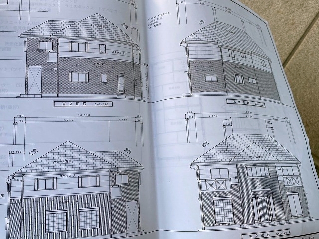 行方市のパミール屋根住宅の立面図