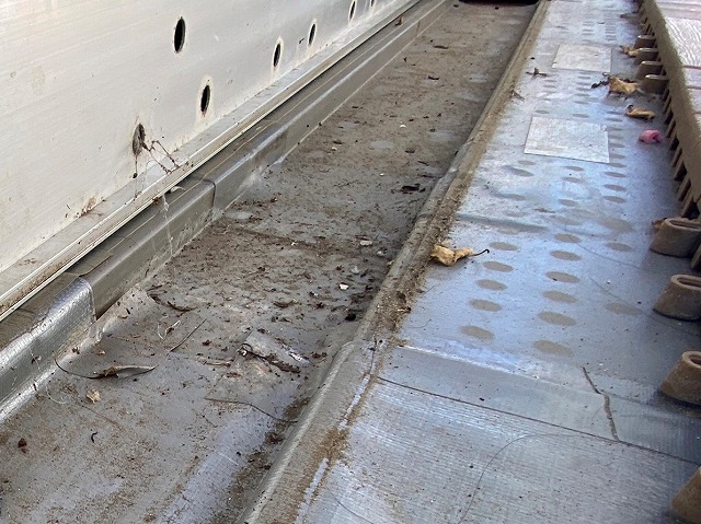 施工前の2階のシート防水のどぶ溝