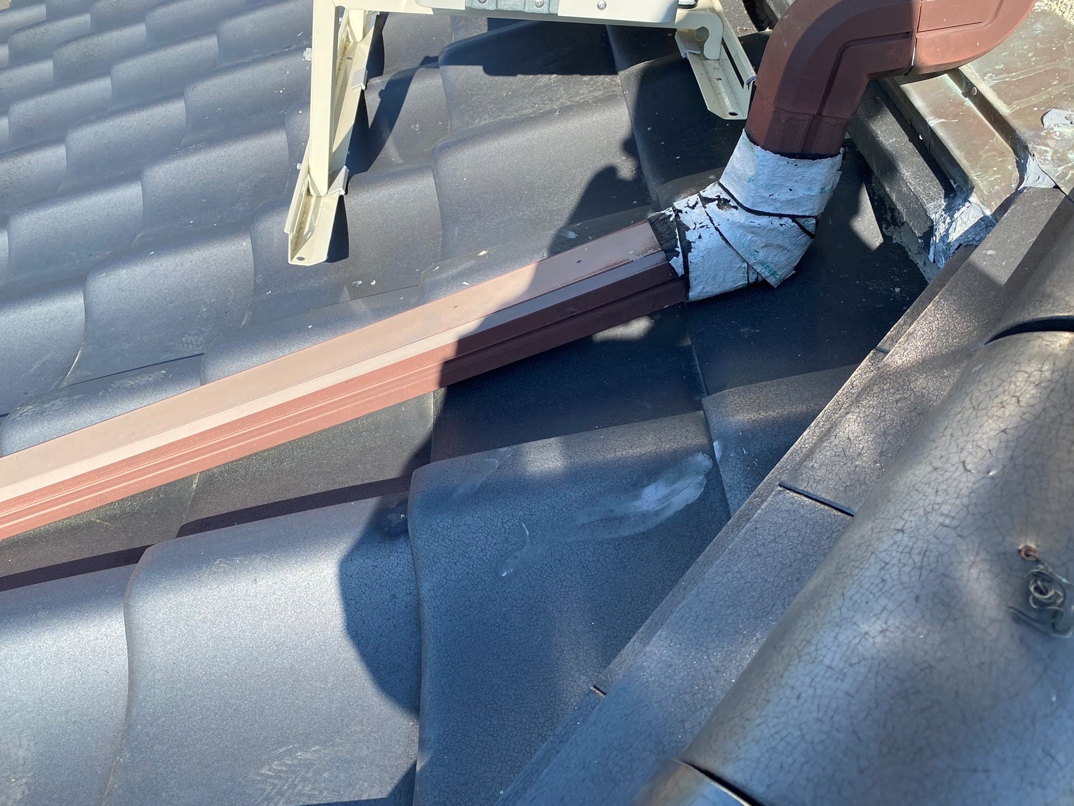 這い樋の破損部を補修した跡