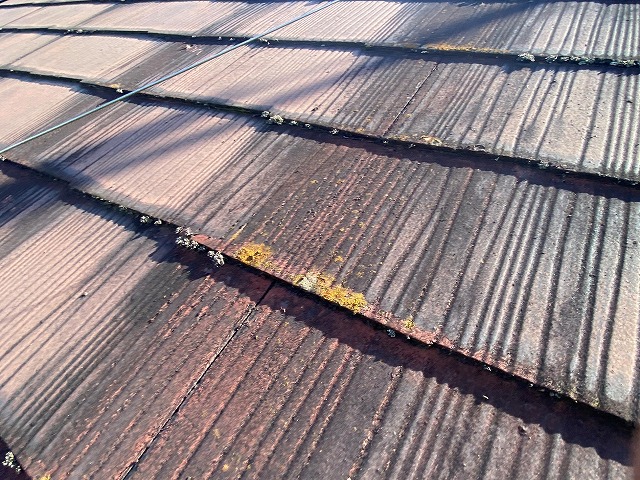 水染みが残るスレートコロニアル