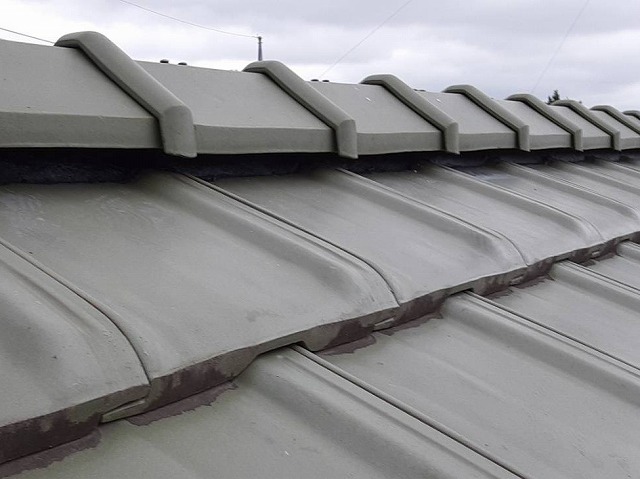 棟の取り直し工事が完了した東海村の屋根