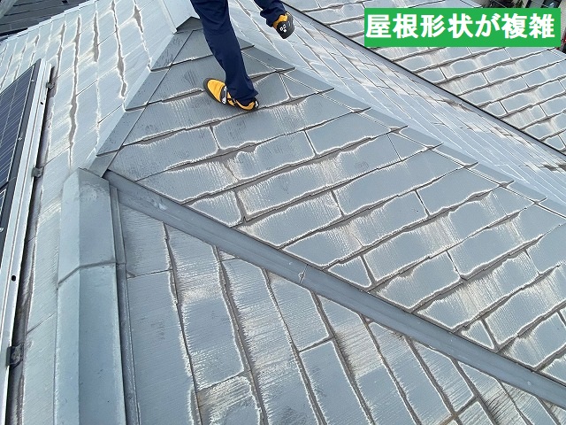 複雑な屋根形状の東海村の屋根