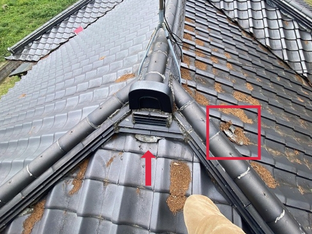 水戸市瓦屋根棟漆喰剥離