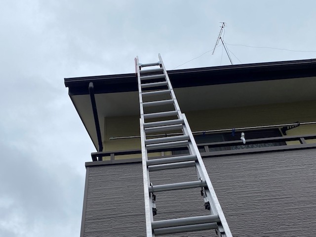 石岡市の雨漏りを屋根から確認