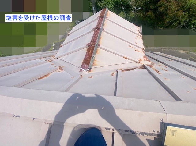 塩害の影響で錆びた鉾田市の金属屋根