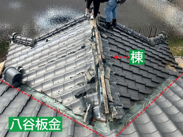 八谷仕様の谷板金と緩衝する棟を解体